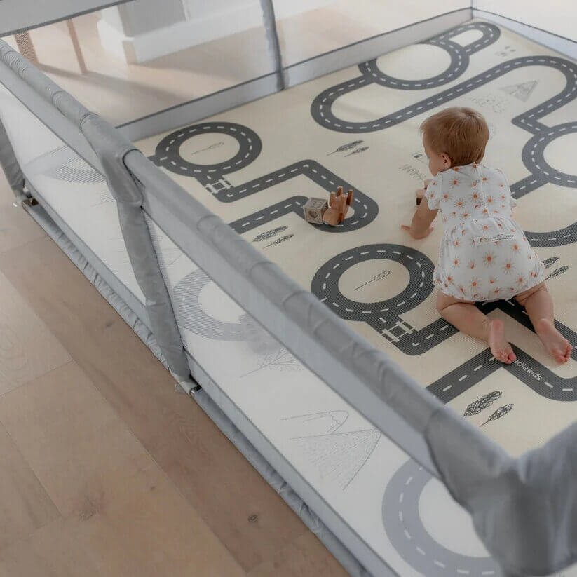 Playpen Fabric with Safety Gate 1 5m x 1 8m